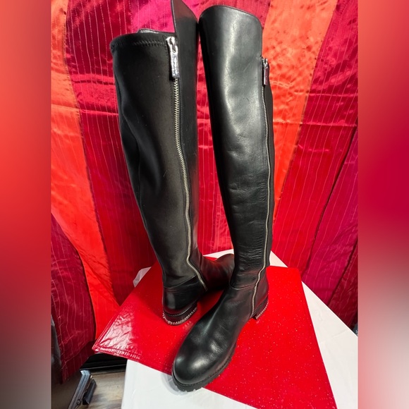 MK Boots over the knee. Leather and texture. Cute design with silver hardware 8 - Picture 9 of 10